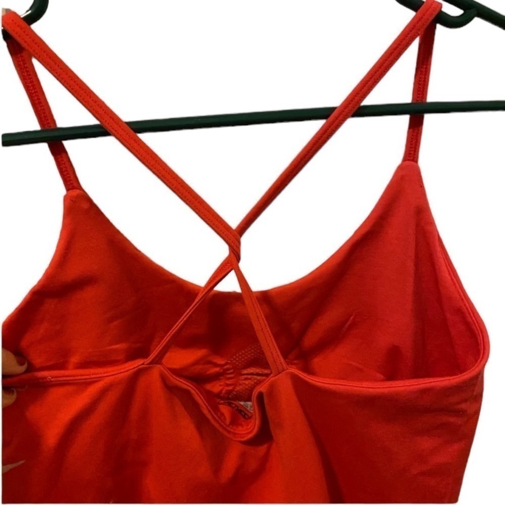 Reebok, Size M, breathable tank top, nice print design. Awesome vivid color. - Picture 5 of 13